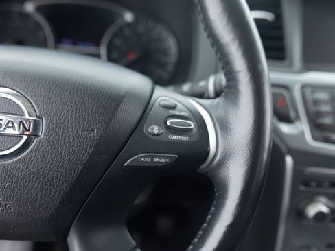 Used 2019 Nissan Pathfinder SL AWD/4WD image 39