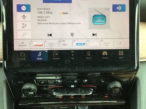 Used 2023 Jeep Grand Cherokee Summit w/ Luxury Tech Group V AWD/4WD image 12