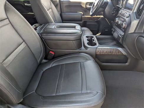 Used 2022 GMC Sierra 2500 Denali w/ Denali Black Diamond Edition image 11