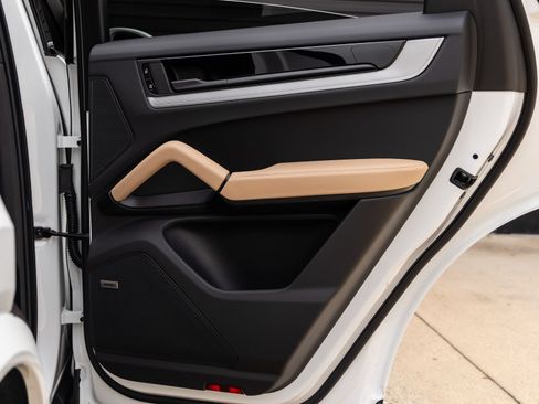 New 2026 Porsche Cayenne Coupe AWD/4WD image 37