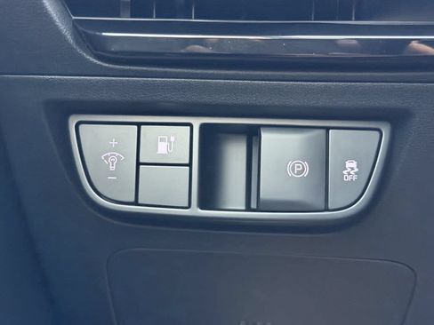 Certified 2025 Kia EV6 Light w/ Light LR Technology Package AWD/4WD image 26
