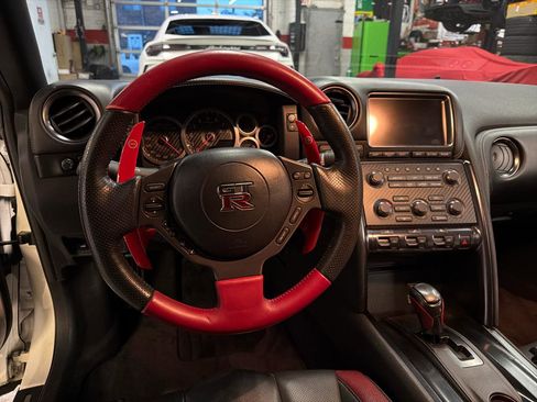 Used 2015 Nissan GT-R Black Edition image 13