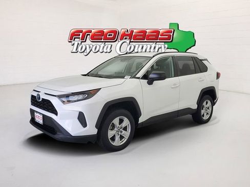 Used 2021 Toyota RAV4 LE AWD/4WD image 1