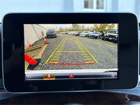 Used 2018 Mercedes-Benz GLC 300 4MATIC w/ Premium Package image 32