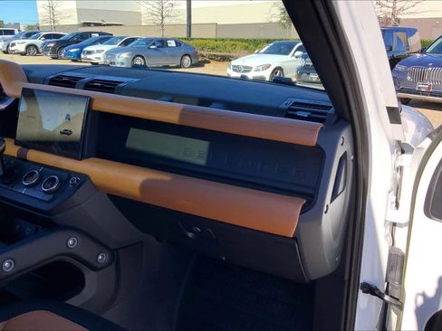 Used 2023 Land Rover Defender 130 X-Dynamic SE image 19