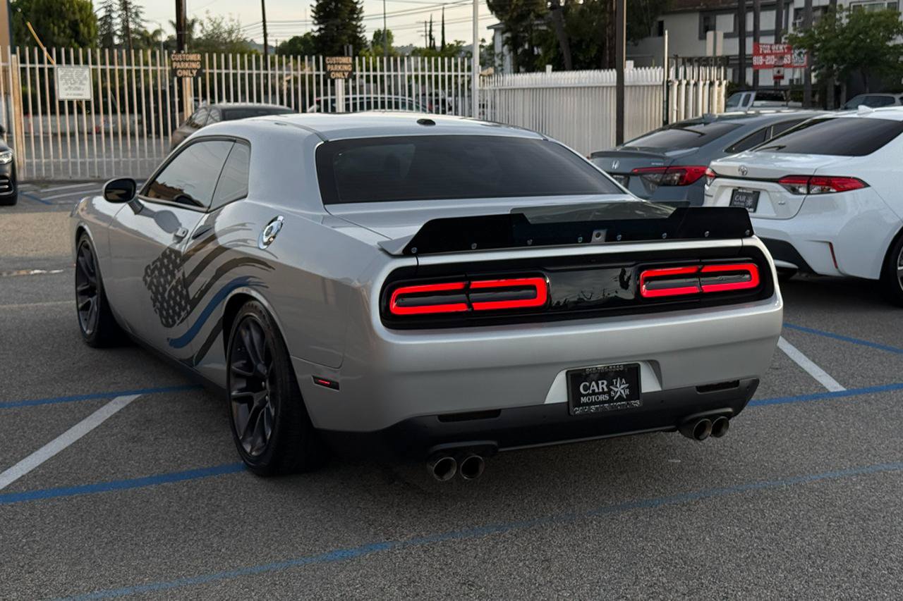 Used 2022 Dodge Challenger R/T RWD image 9