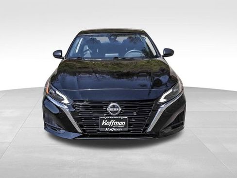 Used 2025 Nissan Altima 2.5 SV FWD image 3