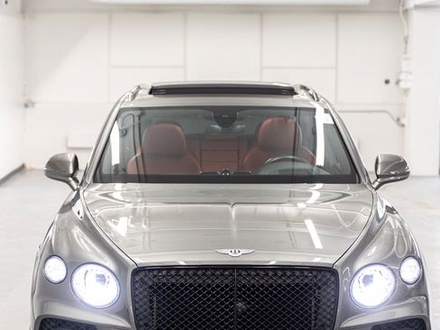 Used 2021 Bentley Bentayga image 44