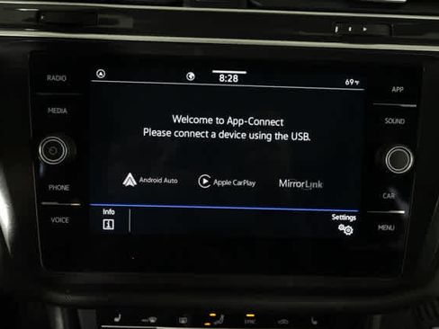 Used 2023 Volkswagen Tiguan SE R-Line image 25