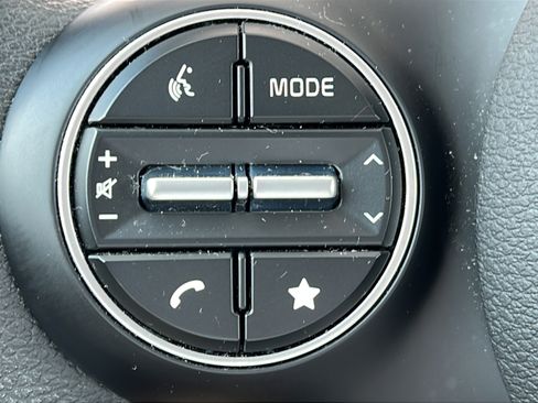 Used 2025 Kia Soul LX FWD image 18