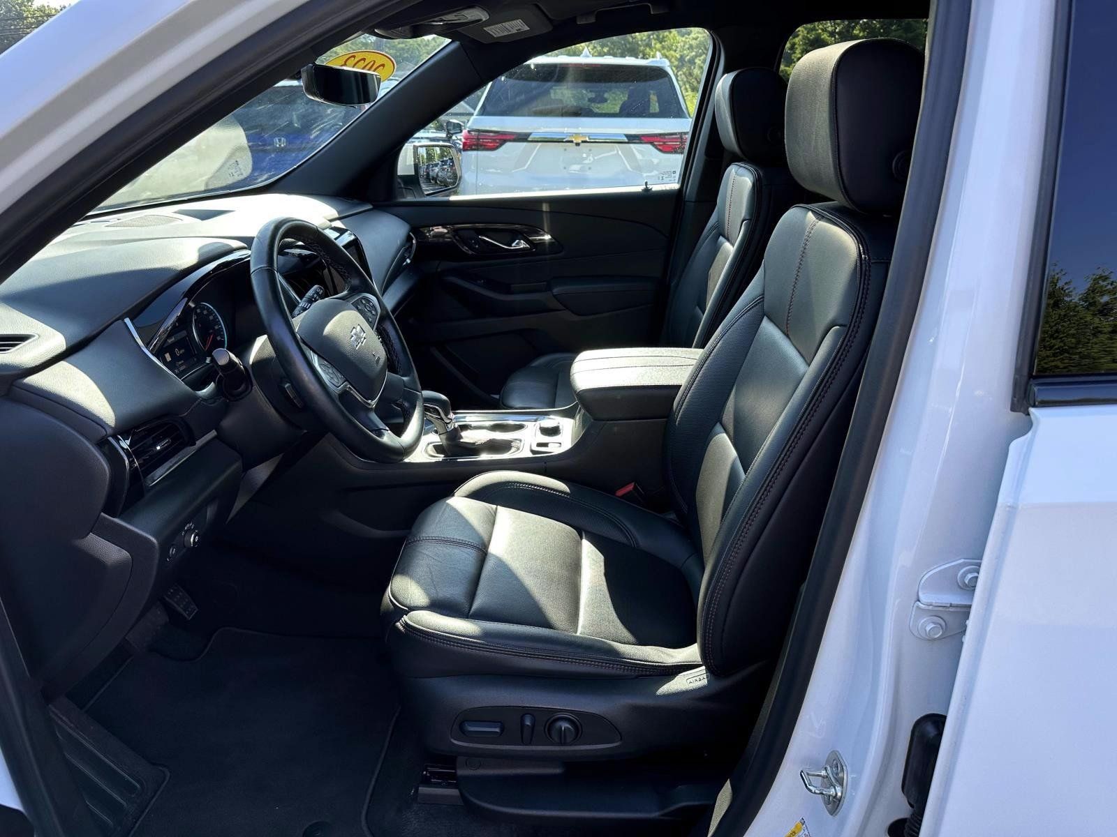 Used 2023 Chevrolet Traverse RS w/ LPO, Cargo Package AWD/4WD image 11