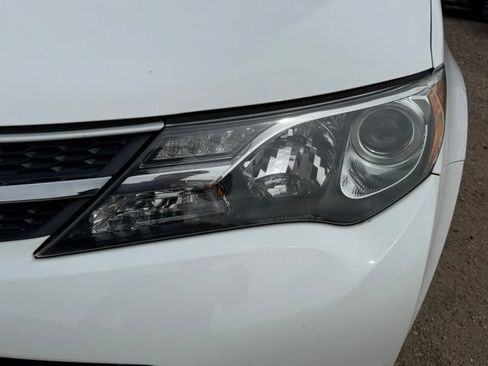 Used 2013 Toyota RAV4 LE AWD/4WD image 10