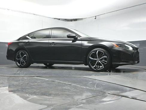 Used 2023 Nissan Altima 2.5 SR image 29