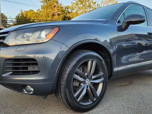Used 2012 Volkswagen Touareg Executive image 6