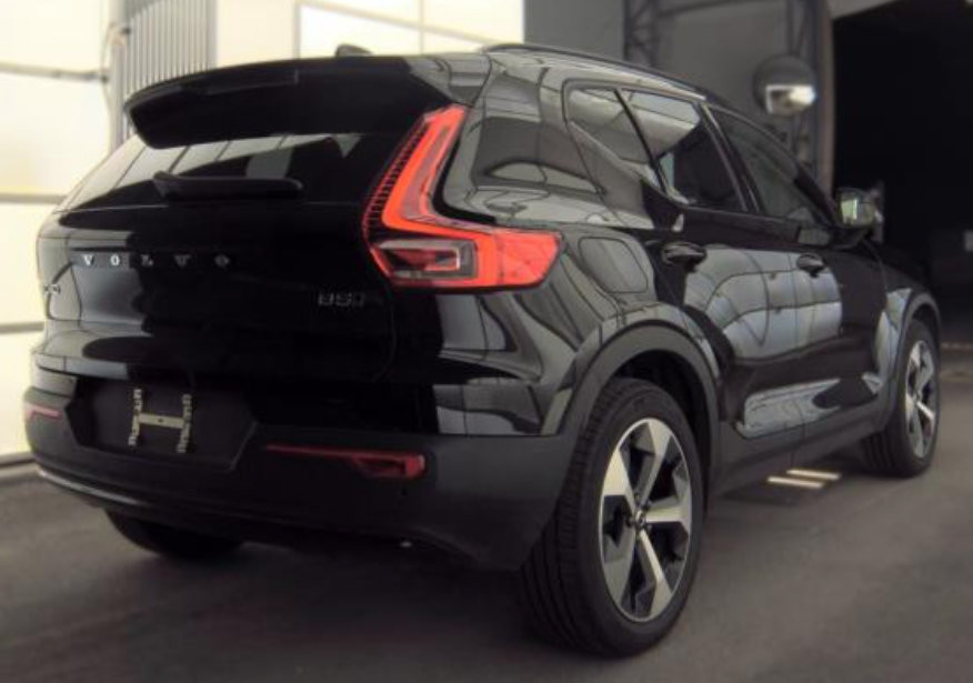 Certified 2026 Volvo XC40 B5 Plus AWD/4WD image 3