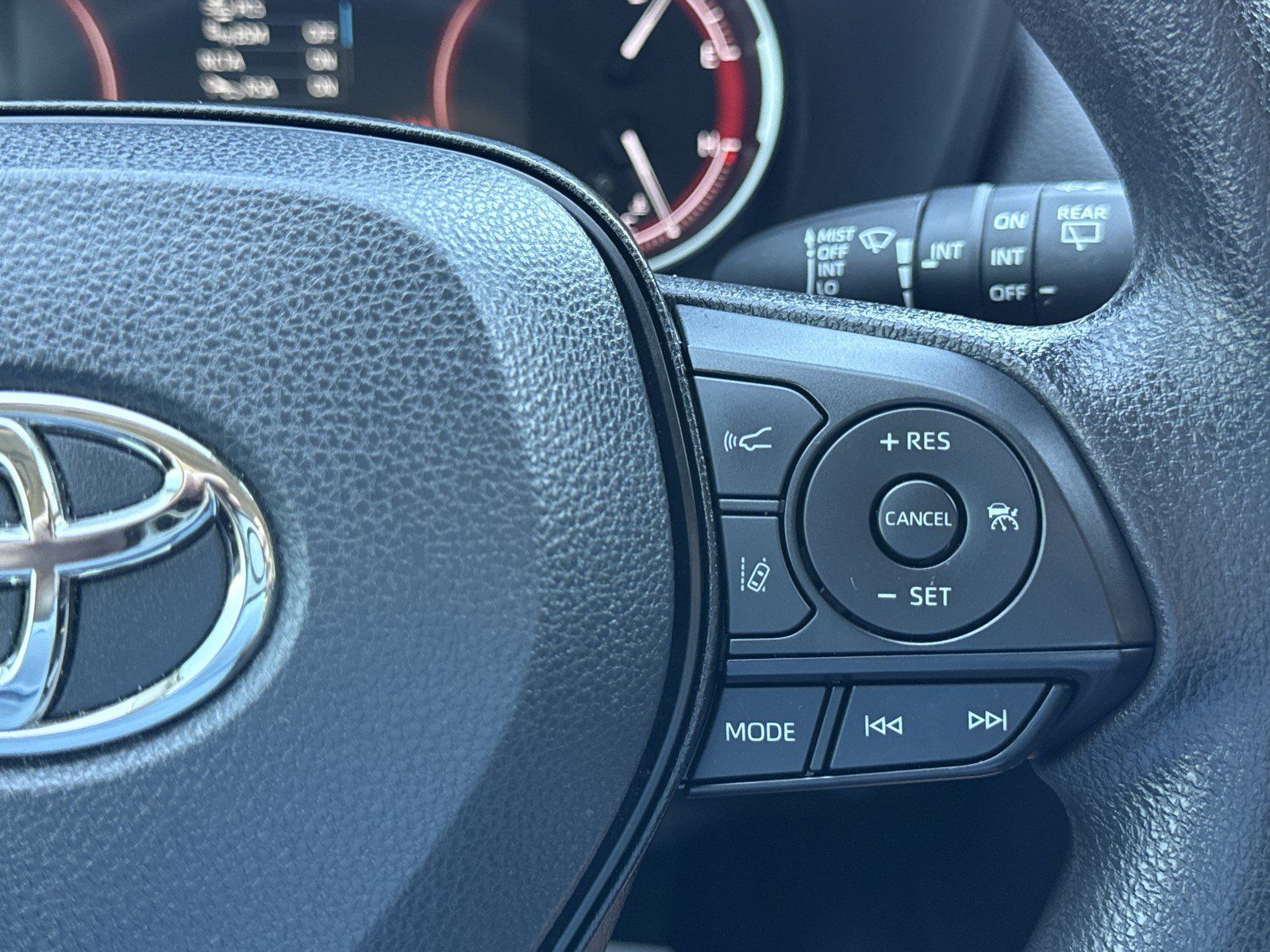 Used 2025 Toyota RAV4 XLE FWD image 20