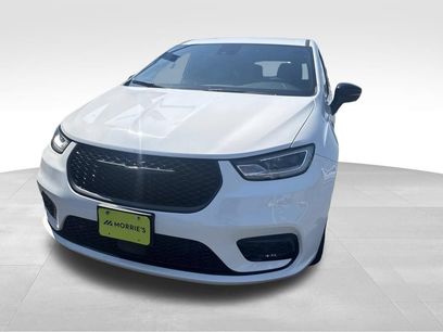 Used 2024 Chrysler Pacifica Limited