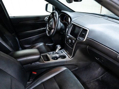 Used 2018 Jeep Grand Cherokee Altitude image 18