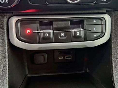 Used 2023 GMC Acadia SLT AWD/4WD image 18
