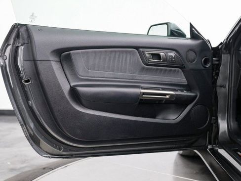 Used 2019 Ford Mustang Shelby GT350 w/ Technology Package image 28