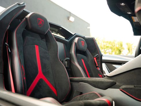 Used 2021 Lamborghini Aventador SVJ AWD/4WD image 12