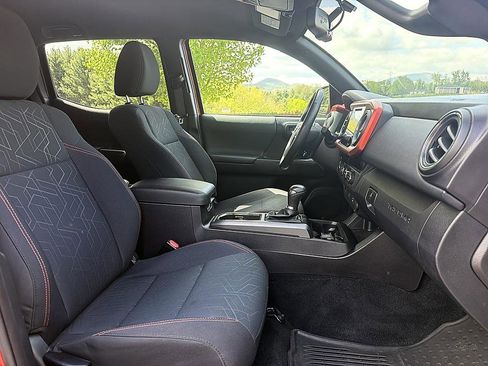 Used 2016 Toyota Tacoma TRD Sport w/ Towing Package AWD/4WD image 19