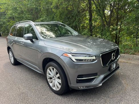 Used 2019 Volvo XC90 T6 Momentum AWD/4WD image 4