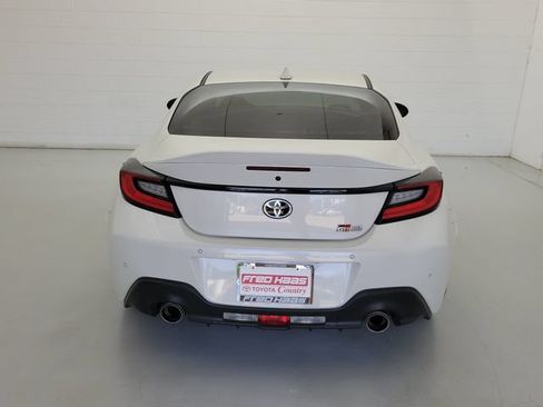 Used 2025 Toyota GR86 Premium RWD image 9
