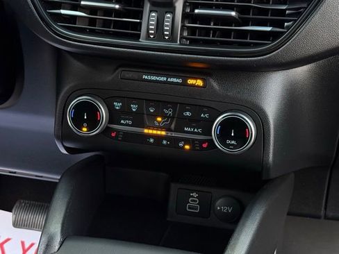 Certified 2025 Ford Escape ST-Line Elite image 25