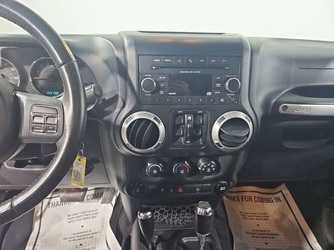 Used 2014 Jeep Wrangler Unlimited Rubicon w/ Connectivity Group image 18