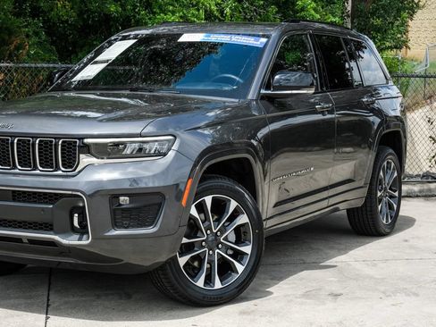 Used 2022 Jeep Grand Cherokee Overland w/ Luxury Tech Group IV RWD image 14