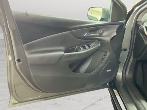 Used 2016 Chevrolet Volt Premier w/ Driver Confidence Package FWD image 11