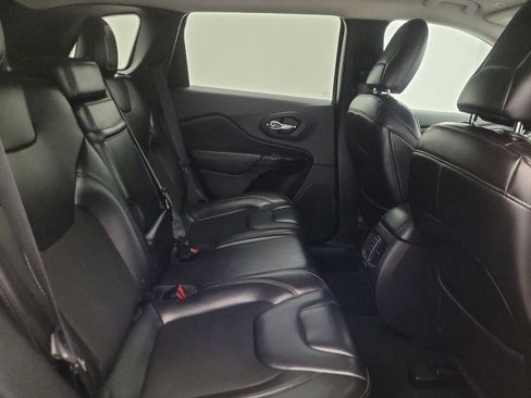Used 2019 Jeep Cherokee Latitude Plus FWD image 19