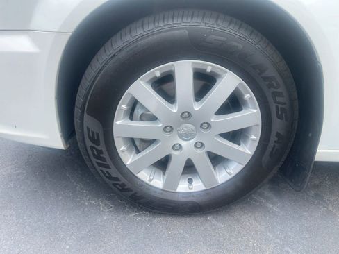 Used 2013 Chrysler Town & Country Touring FWD image 25