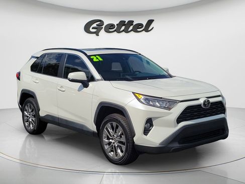 Used 2021 Toyota RAV4 XLE Premium FWD image 3
