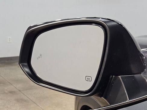 Used 2023 Toyota Highlander XLE image 22