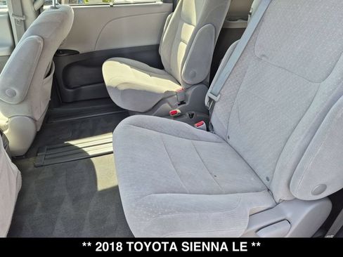 Used 2018 Toyota Sienna LE w/ Carpet Mat Package FWD image 3
