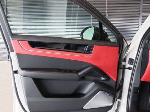 New 2026 Porsche Cayenne Turbo GT image 24