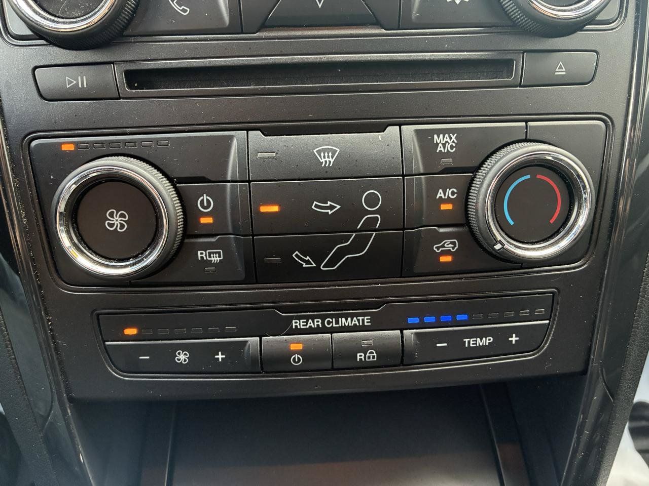 Used 2017 Ford Explorer XLT AWD/4WD image 22