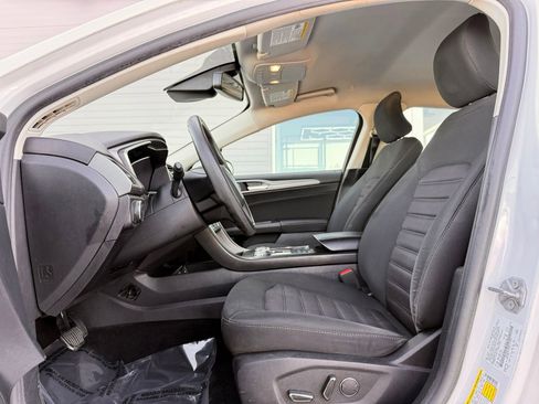 Used 2019 Ford Fusion SE FWD image 12