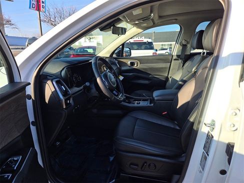 Used 2023 Kia Sorento S w/ Panoramic Sunroof Package image 12