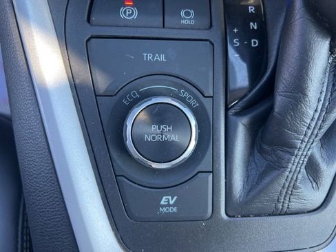 Used 2021 Toyota RAV4 XLE Premium image 26