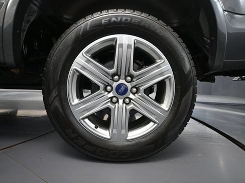 Used 2019 Ford F150 XLT w/ Equipment Group 302A Luxury AWD/4WD image 16