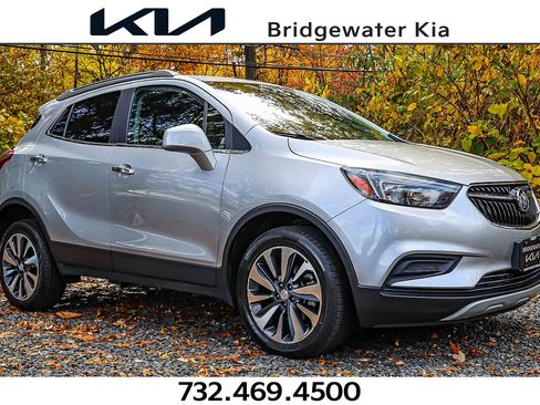Used 2022 Buick Encore Preferred image 1