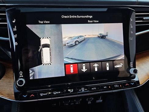 Used 2022 Jeep Grand Wagoneer Series III w/ Rear Seat Video Group 1 image 27