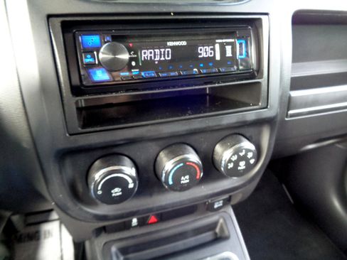 Used 2014 Jeep Patriot Sport w/ Tire & Wheel Group image 32