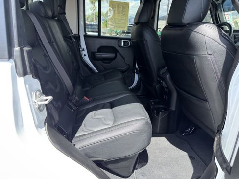 Used 2021 Jeep Gladiator Sport image 12