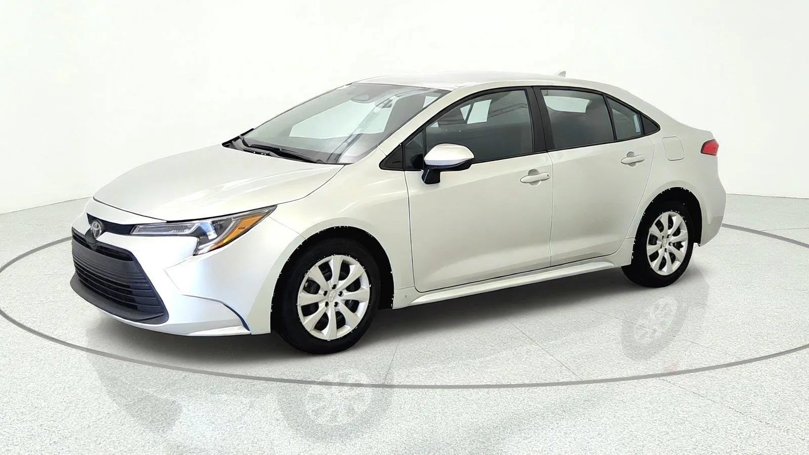 Used 2025 Toyota Corolla LE FWD image 4