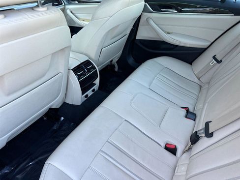 Used 2018 BMW 530e w/ Premium Package 2 image 11