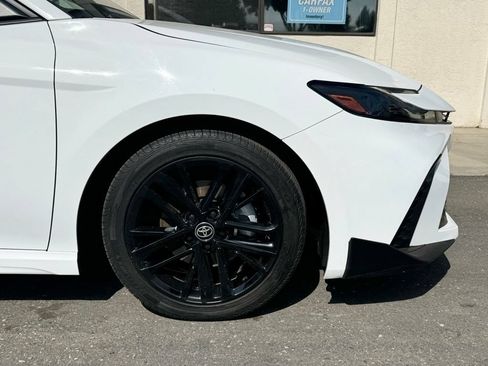 Used 2025 Toyota Camry SE FWD image 2